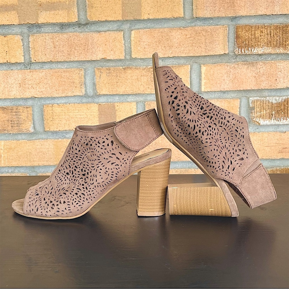 Big Buddha Taupe Stacked Heel Cut-Out Wedges Sandals High Heel Shoes Size 6 …
